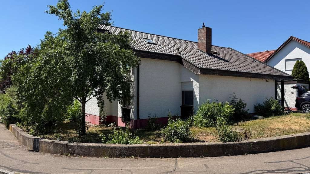 Immobilie in Oettingen i.Bay. - Viel Platz für Ihre Pläne: Einfamilienhaus in Oettingen - Bild 0
