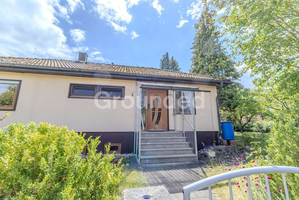 Immobilie in Roßtal - Großzügiges Einfamilienhaus mit Einliegerwohnung, Garten und Terrasse in Roßtal - Bild 3