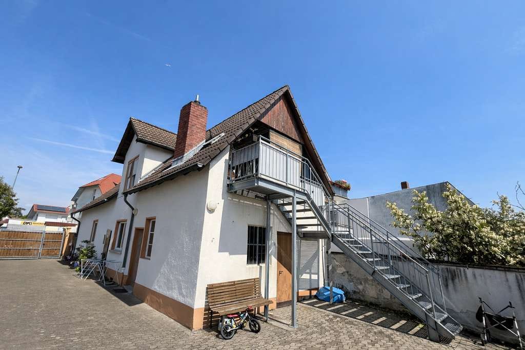 Immobilie in Bickenbach - Historisches 2-Familienhaus mit Backstein Gewölbekeller, Garten und Doppelgarage in Bickenbach! - Bild 3