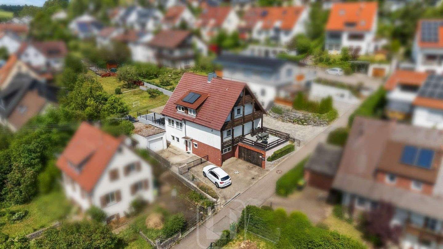 Immobilie in Heimsheim - Modernisiertes Mehrgenerationenhaus mit ELW | 231 m² Wohnfläche | 827 m² Grundstück - Bild 0