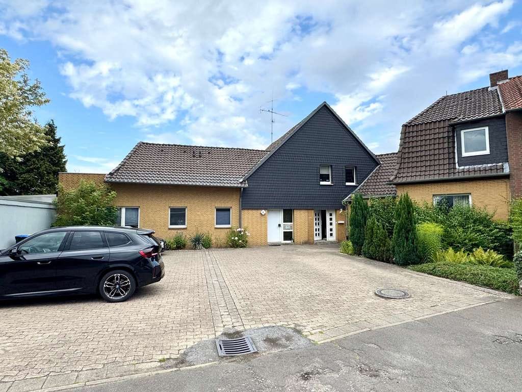 Immobilie in Wunstorf - RUDNICK bietet VIELE WEGE, EIN OBJEKT: 4 Einheiten – für Anleger, Familien, Mehrgenerationen - Bild 1