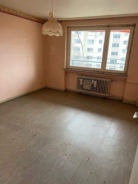 Immobilie in Eschborn - Geld sparen, selbst renovieren - 3 Zimmer Wohnung mit Loggia - sofort frei! - Bild 4