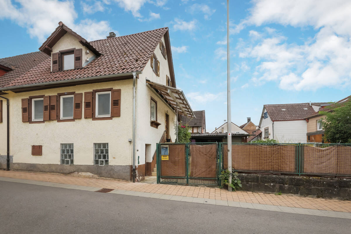 Immobilie in Niefern-Öschelbronn - Entkernte DHH für kreative Handwerker - Bild 0