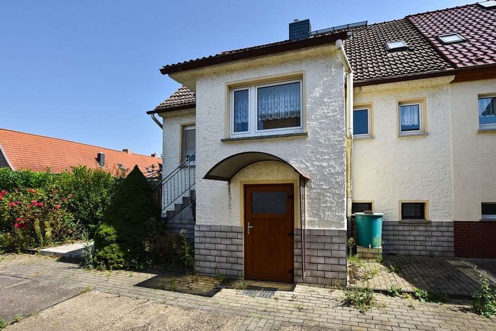 Immobilie in Aschersleben - Charmante Doppelhaushälfte mit Garage... - Bild 1