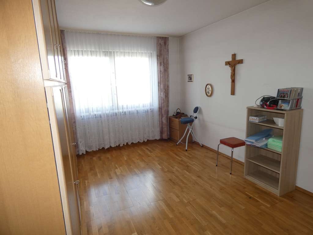 Immobilie in Kühbach - Ganz viel Platz - solides 2-3 Familienhaus in Kühbach zuverkaufen - Bild 2