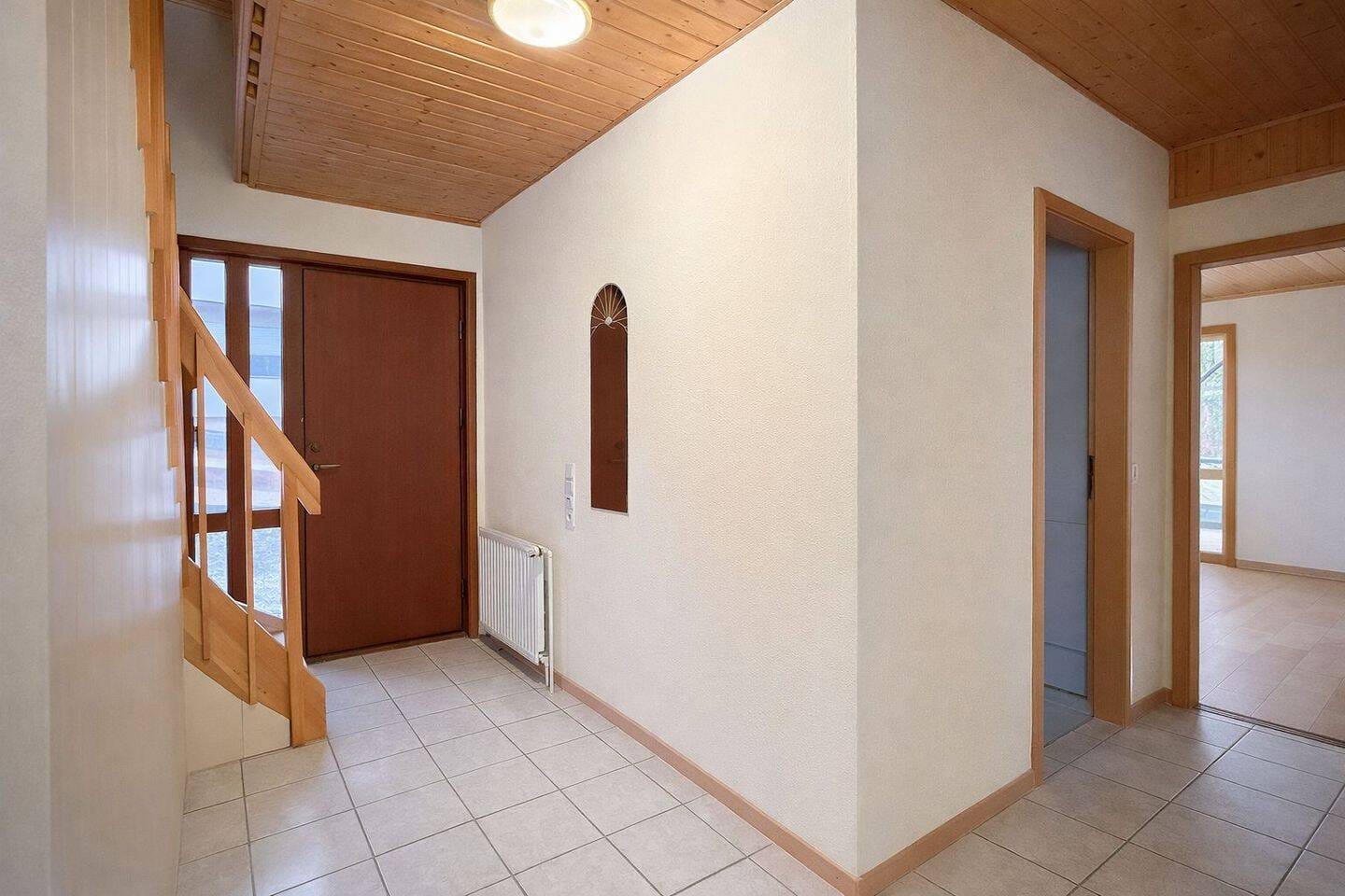 Immobilie in Meßstetten - Großzügiges Familienhaus mit viel Potenzial für Handwerker und Sanierer - Bild 4