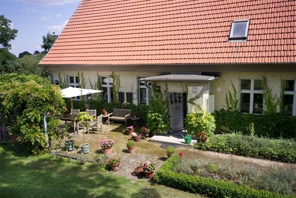 Immobilie in Grambow - Wo Stille zum Luxus wird –saniertes Pfarrhaus mit weitläufigem Privatpark - Bild 4