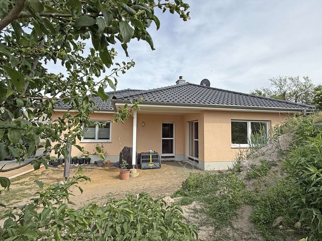 Immobilie in Hirschfeld - Moderner Bungalow in ruhiger Grünlage – hochwertiges Wohnen auf großzügigem Grundstück in Hirschfeld - Bild 0