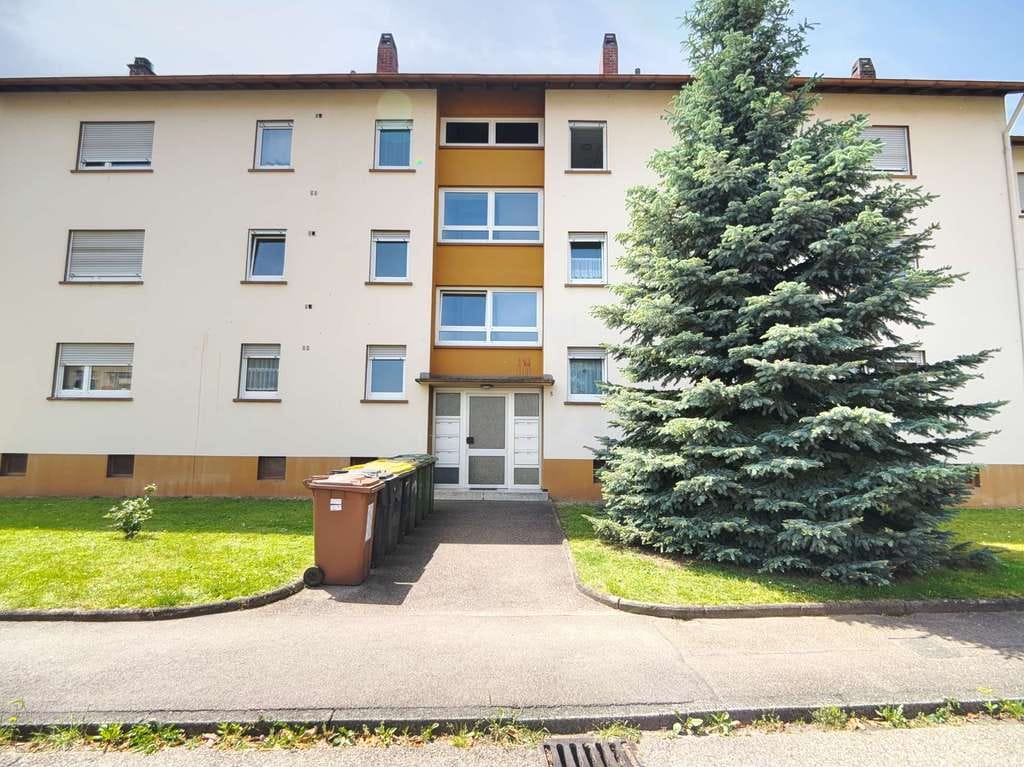 Immobilie in Rastatt - Provisionsfrei! Zentrale Sanierungsbedürfte 1-Zimmer Wohnung mit Balkon - Bild 0