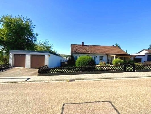 Immobilie in Sinsheim - GLOBAL INVEST SINSHEIM | Großes Einfamilienhaus mit Einliegerwohnung nur 10 Minuten von Sinsheim entfernt in Waibstadt - Bild 0