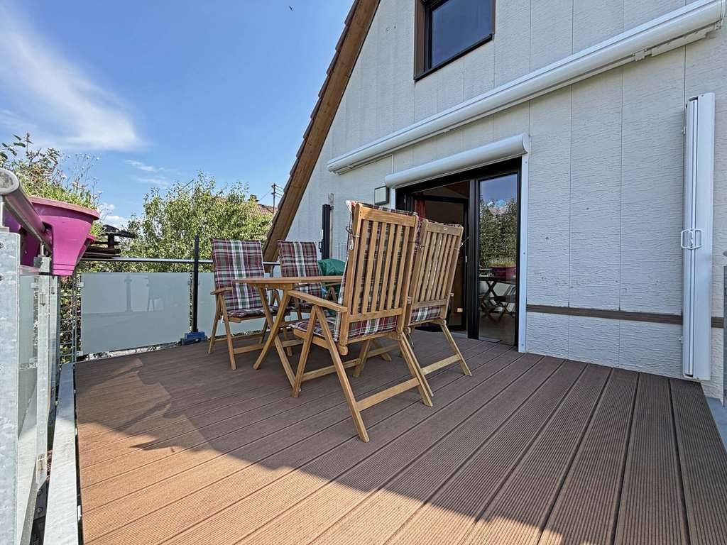 Immobilie in Aldingen - Doppelt wohnen, einfach glücklich.
2 Wohnungen. 6 Zimmer auf 163 m².
Gartenoase. Terrassen. Garage - Bild 4
