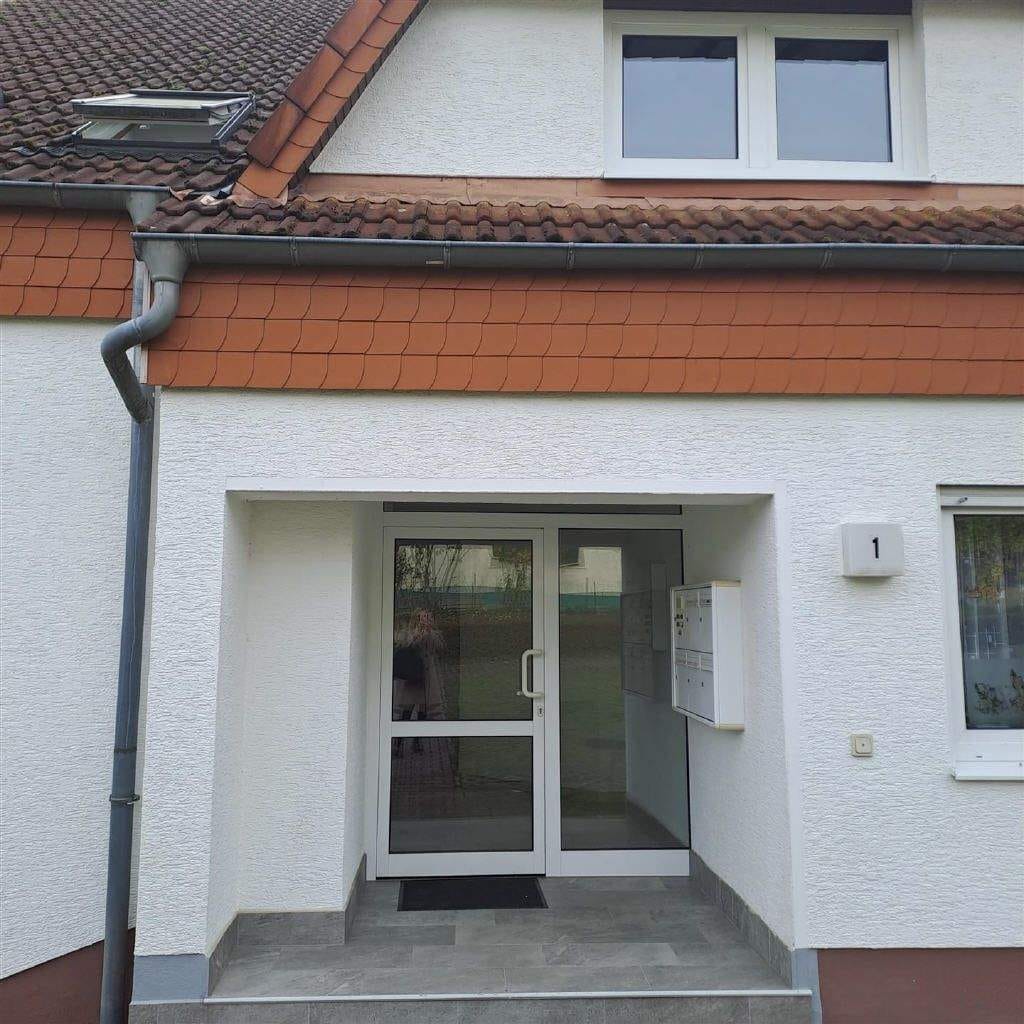 Immobilie in Gründau - Helle 2-Zimmer Wohnung mit gemütlicher Loggia und tollem Ausblick - Bild 1