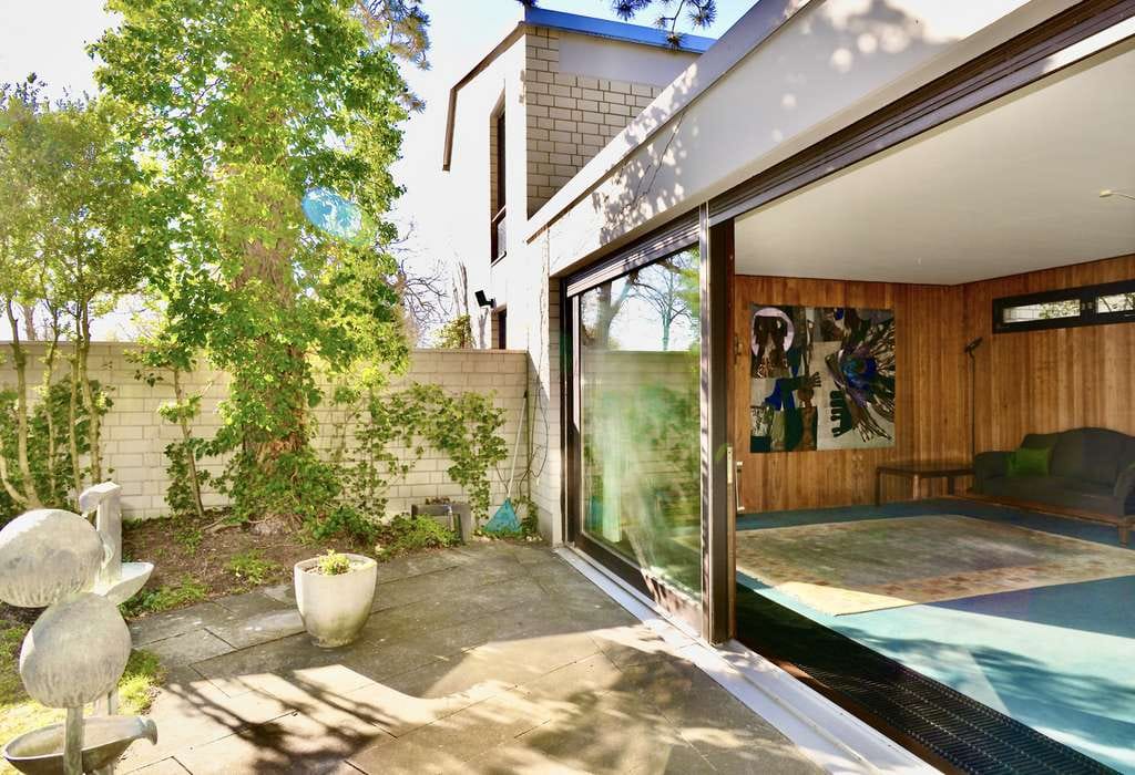 Immobilie in Hohenbrunn - Exklusives Architekten-Einfamilienhaus mit privatem Gartenrefugium & Modernisierungspotenzial - Bild 2