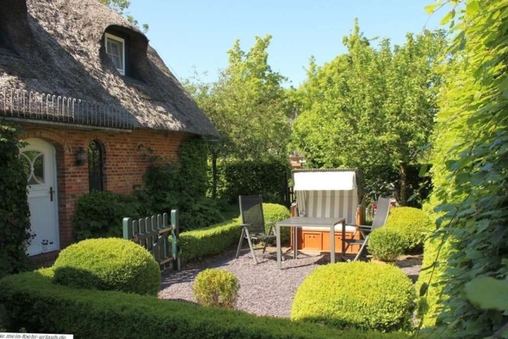 Immobilie in Borgsum - Gemütlich und top gepflegt: Genehmigte Ferien-Immobilie unter Reet - Bild 1