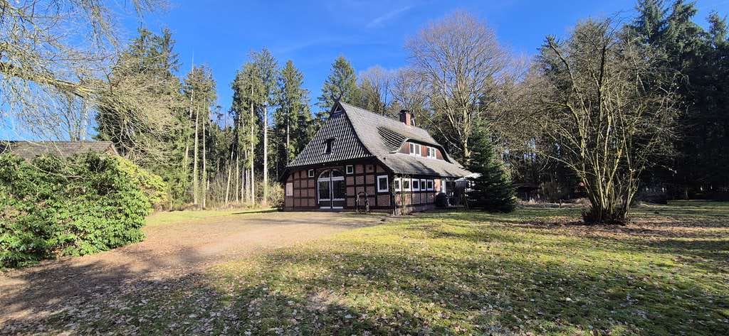 Immobilie in Hemsbünde - Alleinlage mit traumhaftem Waldgrundstück: Historisches Fachwerkhaus mit separatem Bungalow - Bild 2