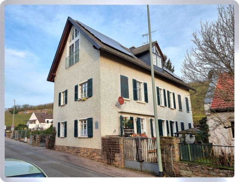 Immobilie in Geisenheim - * Johannisberg: Große 5-Raum-Wohnung im Dachgeschoss eines Dreiparteienhauses* - Bild 1