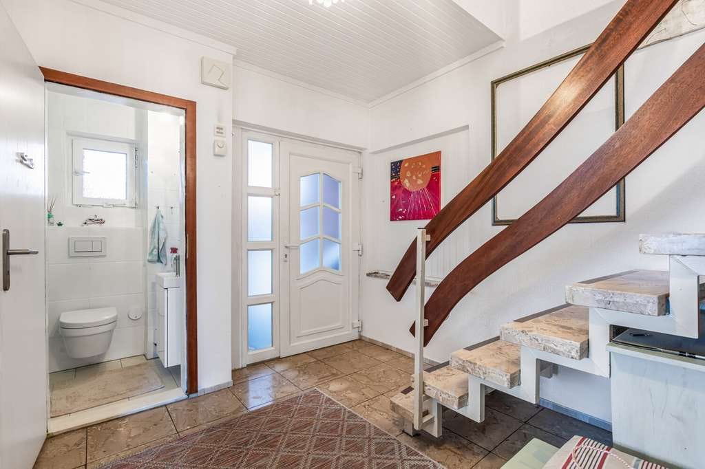 Immobilie in Büdelsdorf - Großzügiges Wohnhaus mit Anbau, Garten und flexibler Nutzung in Büdelsdorf - Bild 3