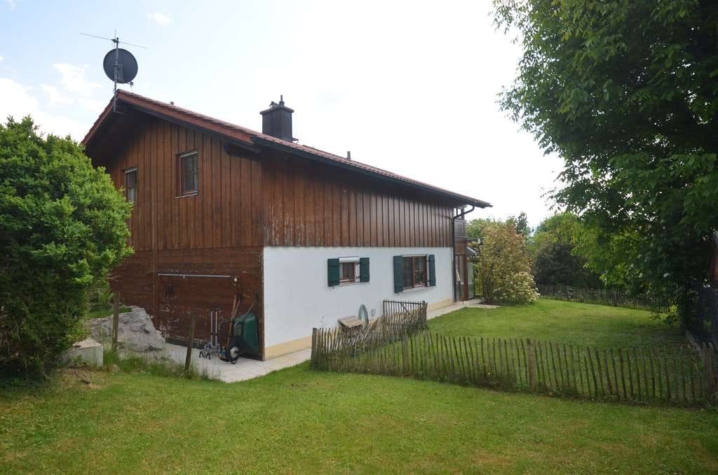 Immobilie in Nußdorf - Charmantes Einfamilienhaus mit großzügigem Garten, Garage und großem Carport in Nußdorf am Chiemsee - Bild 4