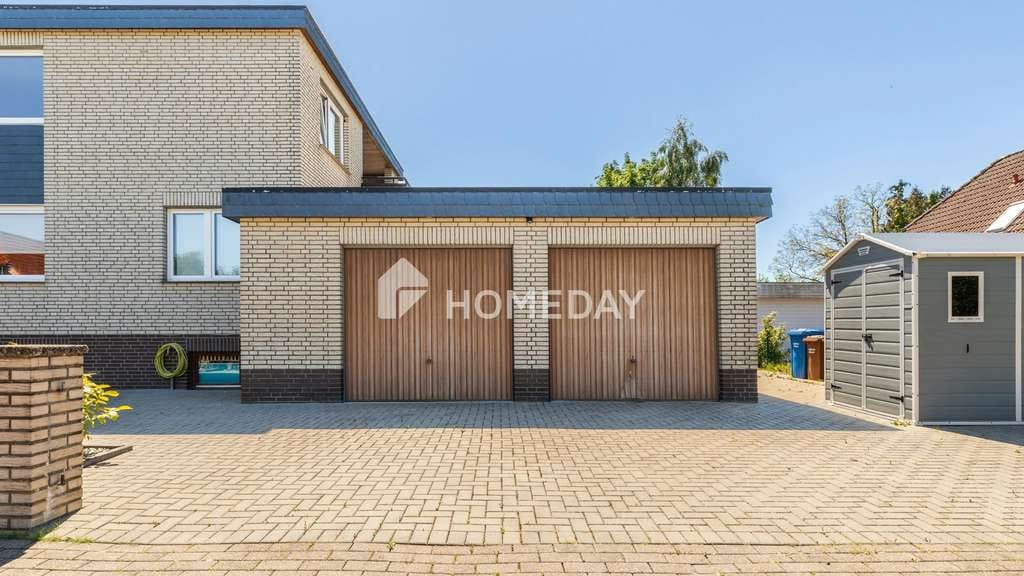 Immobilie in Parsau - Repräsentatives Wohnanwesen mit Pool, Dachterrasse, zwei Garagen und weitläufigem Grundstück - Bild 3