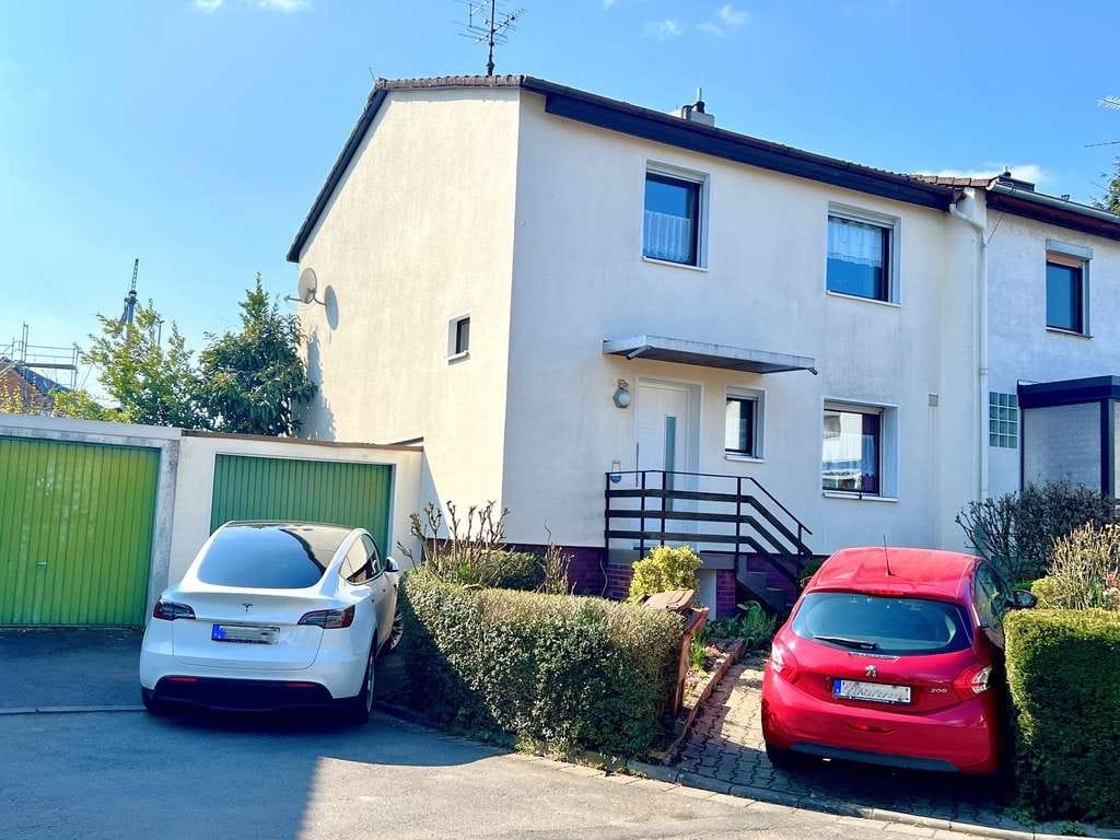 Immobilie in Liederbach - Reihenendhaus mit GROSSEM Garten, Stellplatz und Garage! - Bild 0
