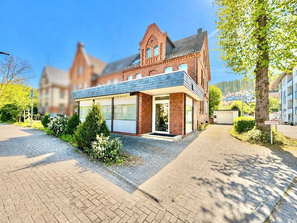 Immobilie in Daaden - **Wohn- und Geschäftshaus mit Garten und Garage im Herzen der Stadt Daaden** - Bild 1