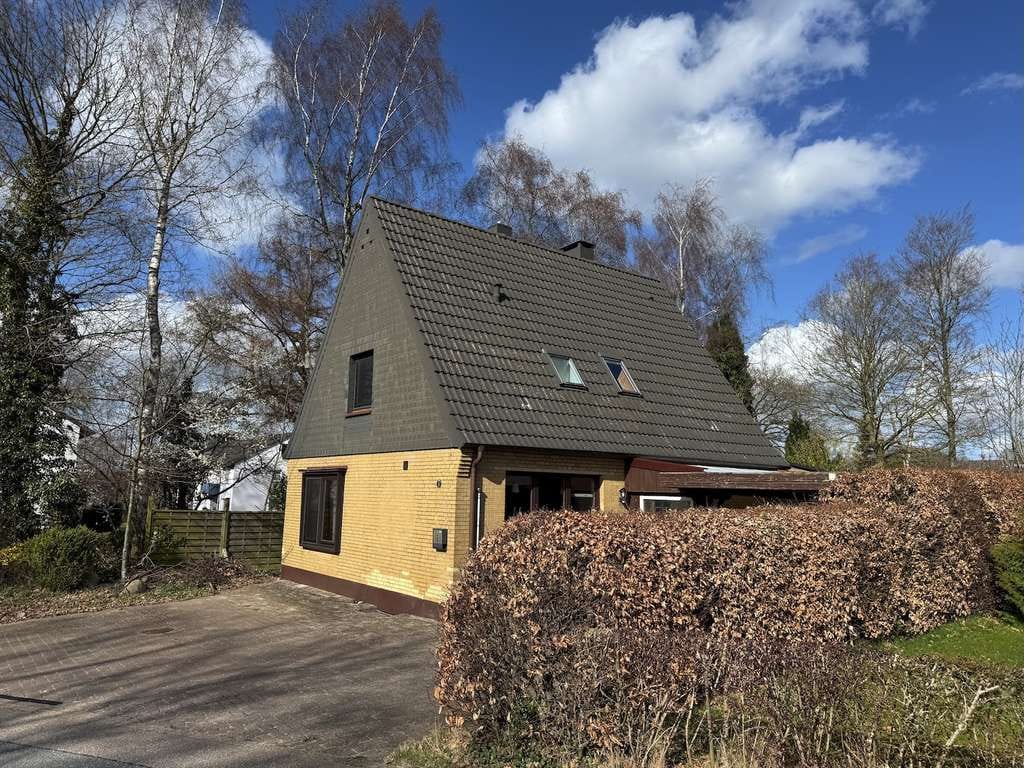 Immobilie in Glücksburg - Solides Einfamilienhaus mit viel Platz und großem Garten in Glücksburg zu verkaufen! - Bild 1