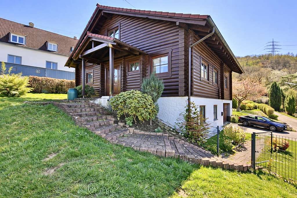 Immobilie in Scheuerfeld - **Stilvolles Holzhaus mit sonnigem Garten und Garage in Scheuerfeld** - Bild 4