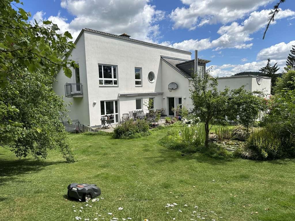 Immobilie in Wehrheim - Attraktive Kombination aus Wohnen und Arbeiten unter einem Dach  - Bild 0