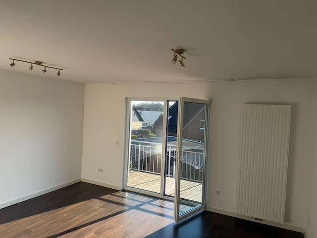 Immobilie in Rehburg-Loccum - 3-Zimmer-Wohnung im 1. OG mit eigenem Dachgeschoss und viel Ausbaupotenzial - Bild 0