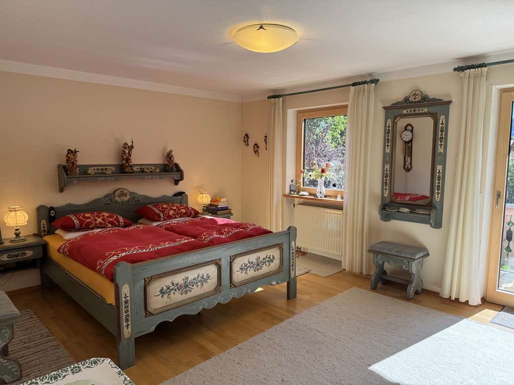 Immobilie in Bad Kohlgrub - Was für ein Haus!! Großzügiges Einfamilienhaus mit kreativer Aufteilung als Ein-Zwei- oder Dreifam. - Bild 2
