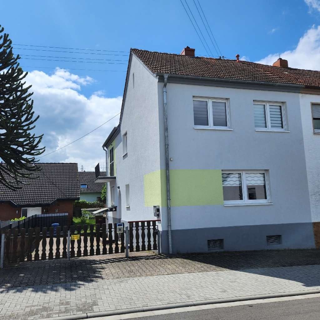Immobilie in Hütschenhausen - Attraktiv modernisierte Doppelhaushälfte mit hohem Wohnkomfort in Katzenbach - Bild 1