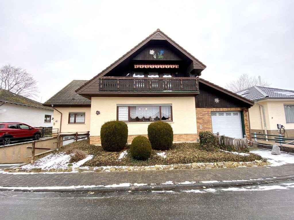 Immobilie in Stadecken-Elsheim - Großzügiges Familienhaus - Perfekter Ausgangspunkt für Pendler! - Bild 1