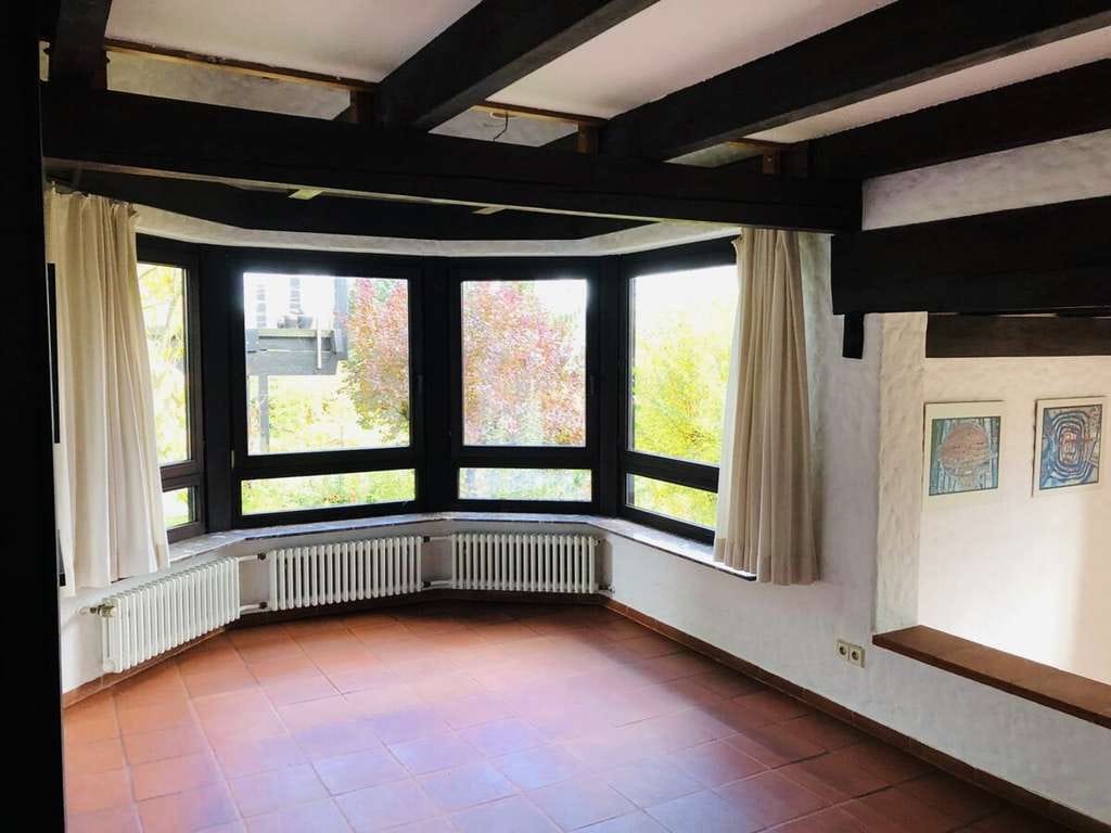 Immobilie in Löwenstein - HERRLICHES ARCHITEKTENHAUS MIT EINLIEGERWOHNUNG UND DOPPELGARAGE IN DEN LÖWENSTEINER BERGEN - Bild 2