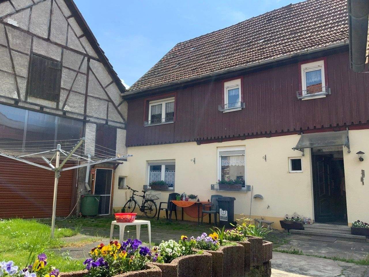 Immobilie in Erfurt - Einfamilienhaus nebst großer Scheune in Bischleben. - Bild 0