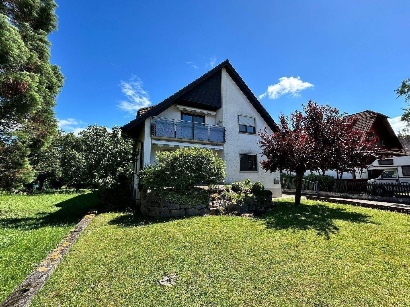 Immobilie in Wyhl - Wohnen mit Weitblick – Zweifamilienhaus auf großzügigem Grundstück - Bild 2
