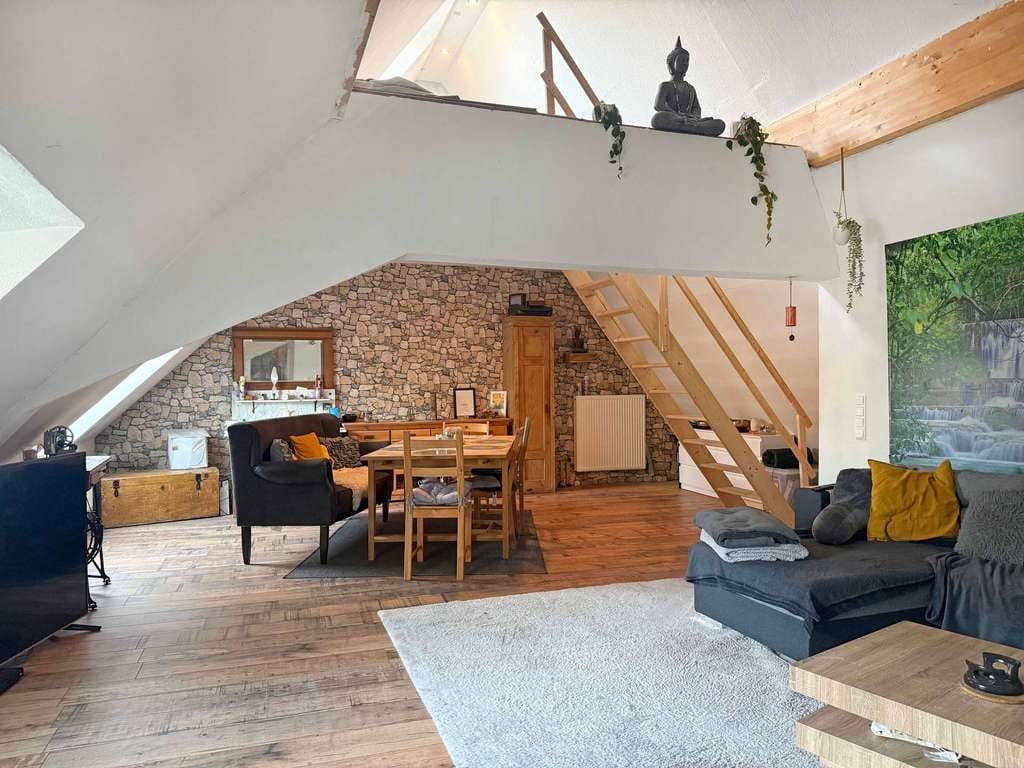 Immobilie in Neidenstein - Großzügige, teilsanierte 4-Zimmerwohnung mit Balkon, Garage und hübschem Innenhof in Neidenstein - Bild 1