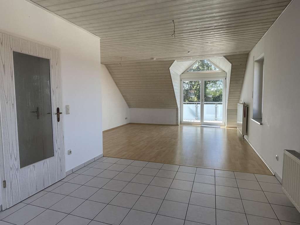Immobilie in Siegenburg - top gepflegte Dachgeschoßwohnung mit Carport in Siegenburg - Bild 2