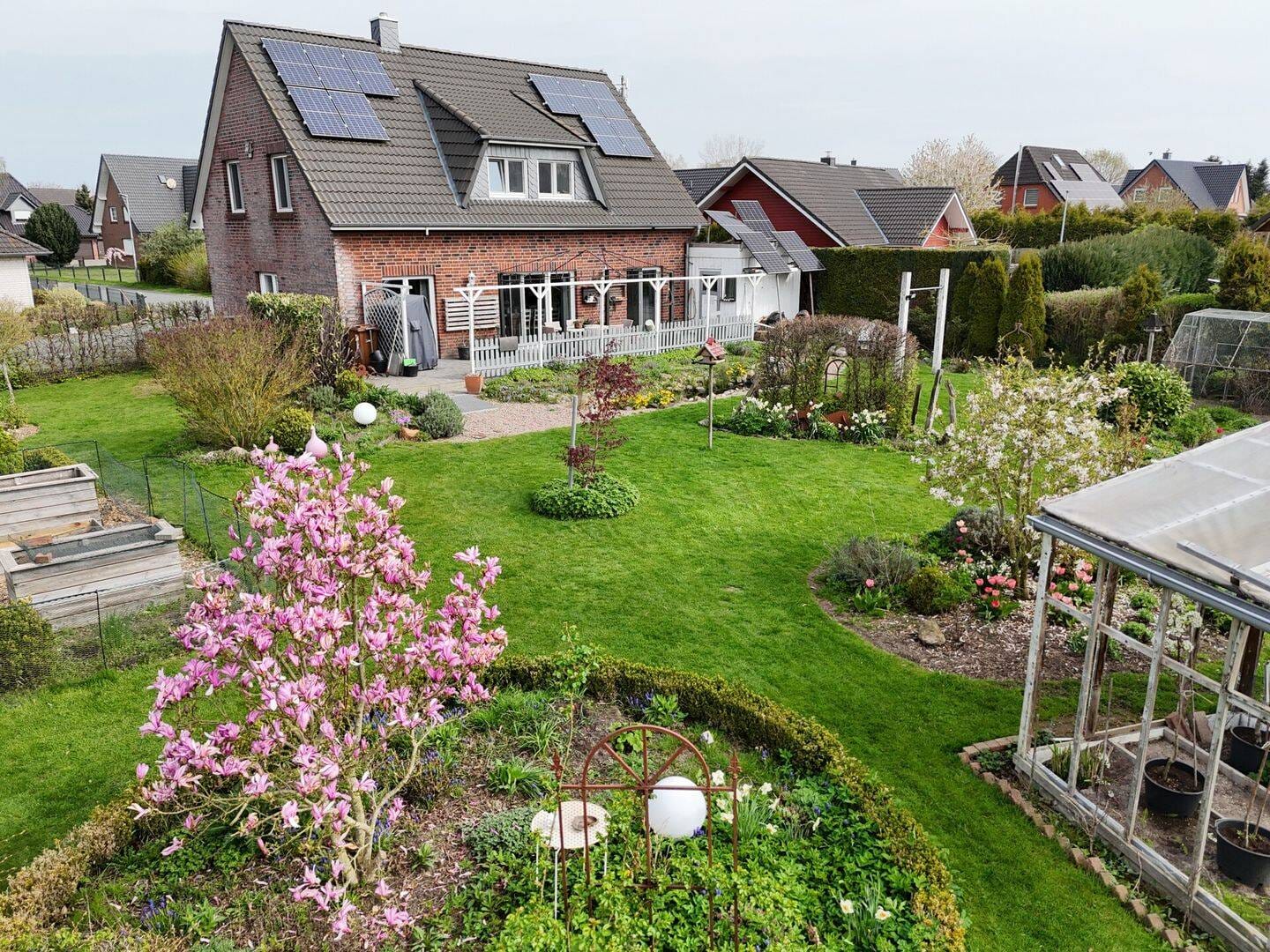 Immobilie in Affinghausen - Helles, energieeffizientes Rotklinkerhaus in ländlicher Idylle mit parkähnlicher Gartenanlage - Bild 2