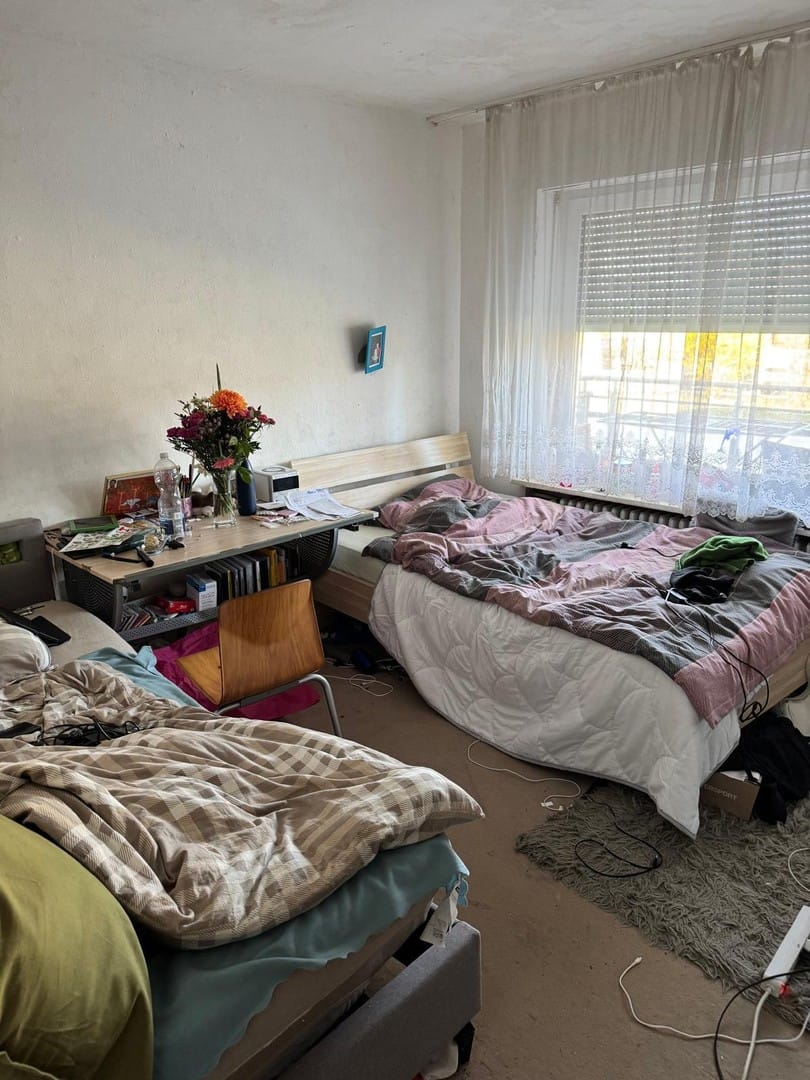 Immobilie in Puchheim - Renovierungsbedürftige 3-Zimmer-Erdgeschosswohnung mit Potenzial in ruhiger Lage von Puchheim - Bild 1