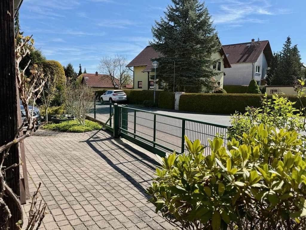 Immobilie in Radeberg - Solides 1 - 3 Familien-Haus mit schönem Garten in Ullersdorf bei Dresden - Bild 2