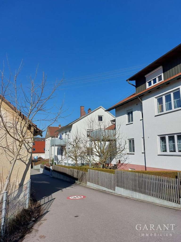 Immobilie in Kelheim - Zweifamilienhaus - gut vermietet mit Ausbaupotenzial! - Bild 2