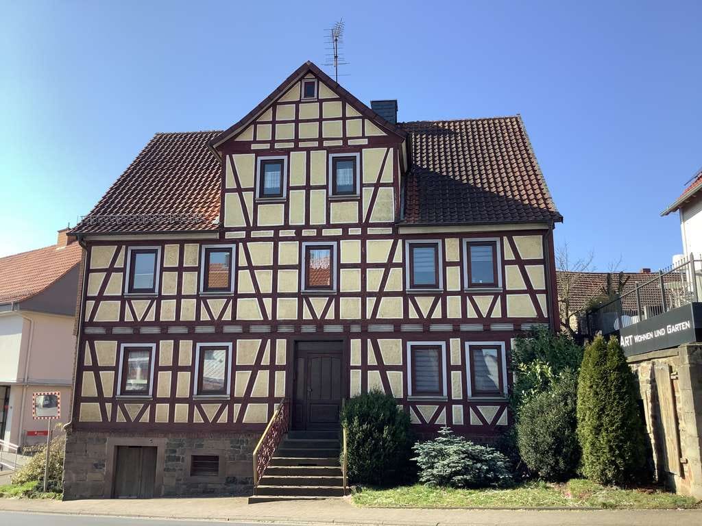 Immobilie in Herbstein - Großzügiges Landhaus zentral in Herbstein zu verkaufen - nur für kurze Zeit! - Bild 0