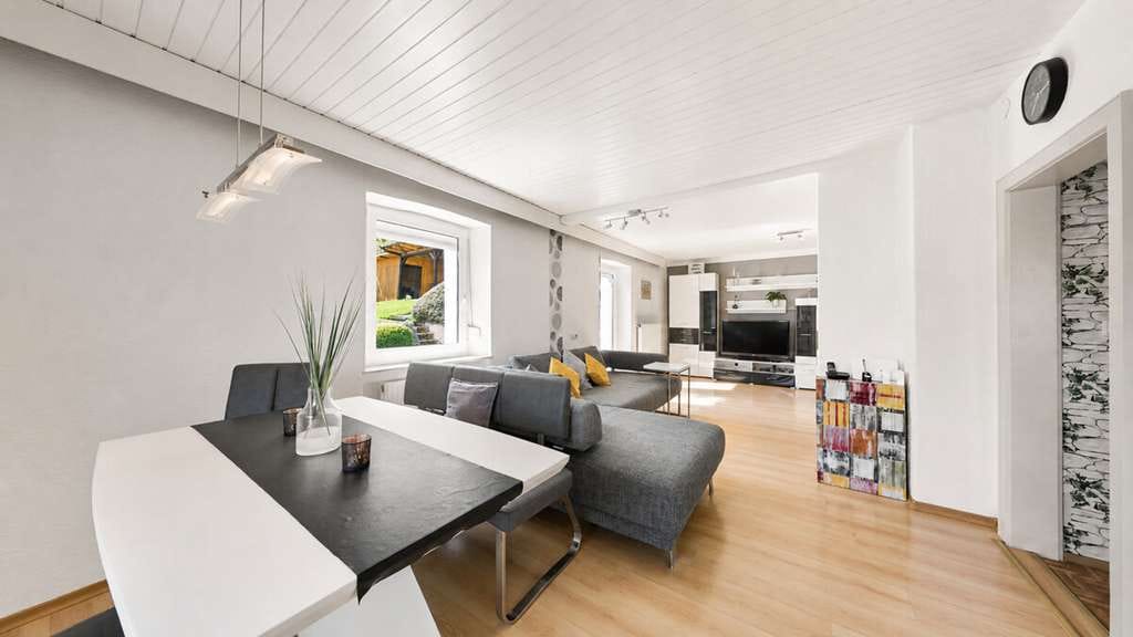 Immobilie in Kupferberg - Ein Refugium voller Möglichkeiten in Kupferberg - Gepflegtes Zweifamilienhaus - Bild 1