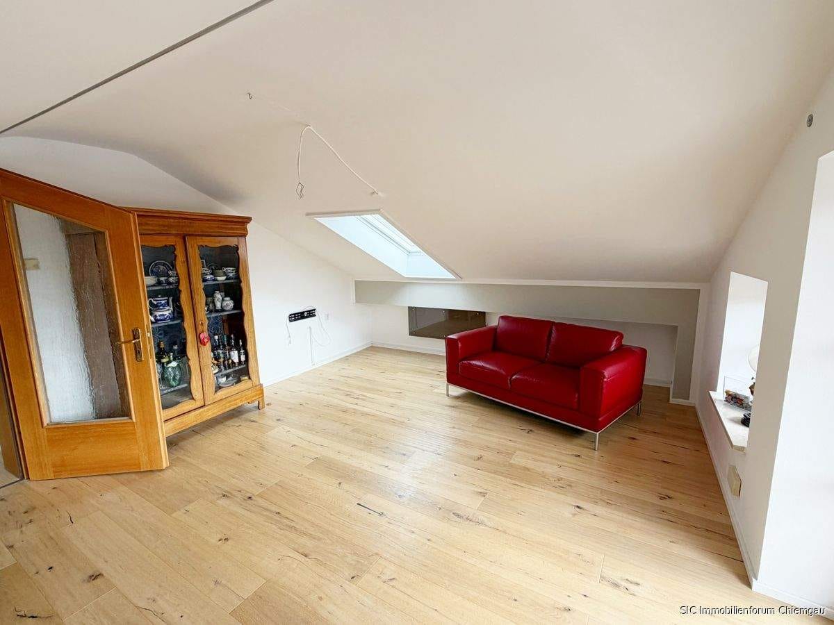 Immobilie in Taching am See - Helle 2,5 Zimmer Dachgeschoss-Ferienwohnung in Seenähe in Taching - Bild 2
