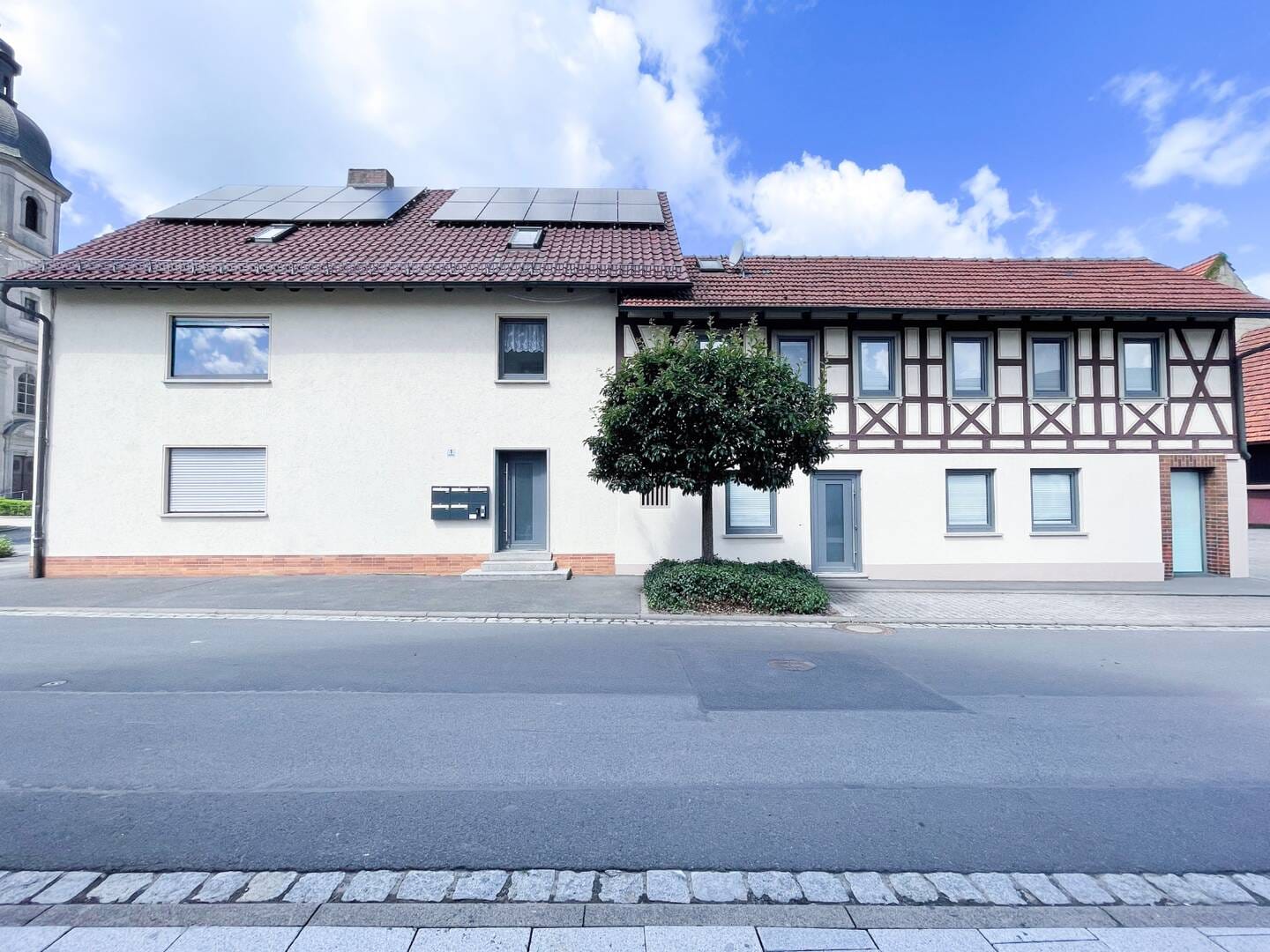 Immobilie in Bundorf - Mehrfamilienhaus mit 5 Wohneinheiten, Scheune, PV-Anlage in Bundorf - Bild 0