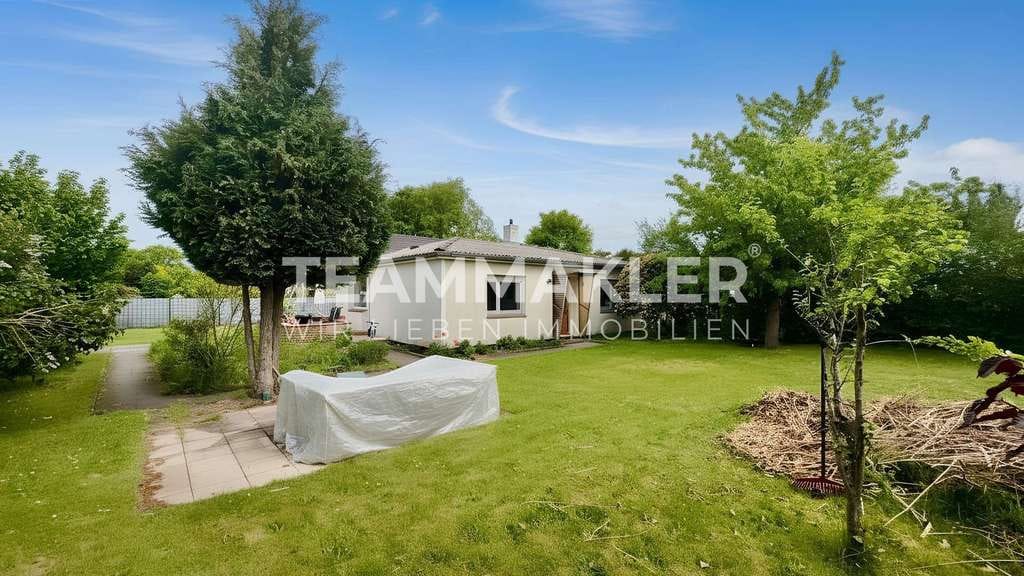 Immobilie in Ellerau - BAUPOTENZIAL & LAGE: vermieteter Bungalow am Feldrand - Bild 0