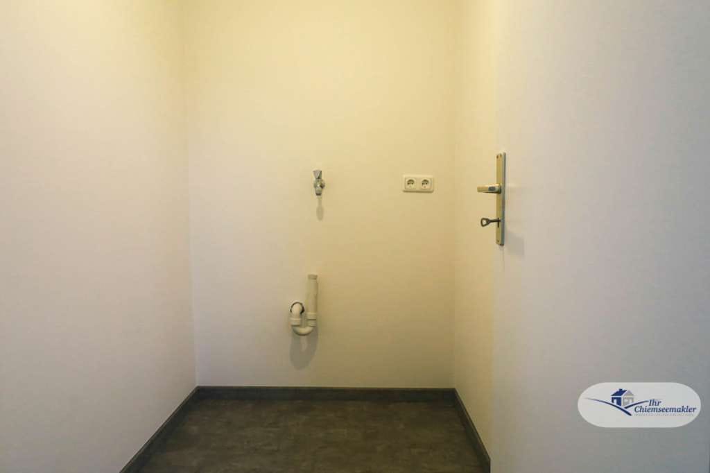 Immobilie in Bernau am Chiemsee - Renovierte Maisonettewohnung mit lichtdurchflutetem Wohnbereich und Balkon - Bild 4