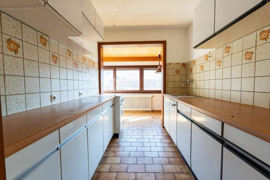 Immobilie in Wehr - Einfamilienhaus mit Einliegerwohnung - Zentrale Lage - Doppelgarage mit Werkstatt - Bild 4