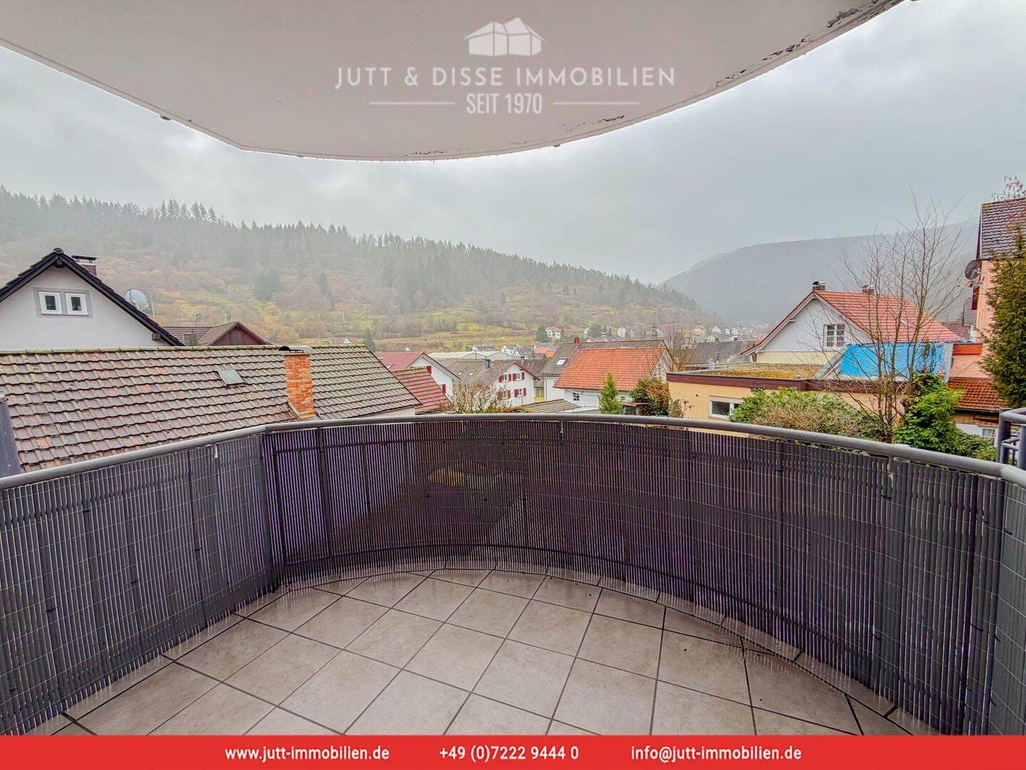 Immobilie in Forbach - Neu renovierte 1, 5 Zimmerwhg./ Ferienwohnung mit Balkon zentral in Forbach *bezugsfrei* - Bild 1