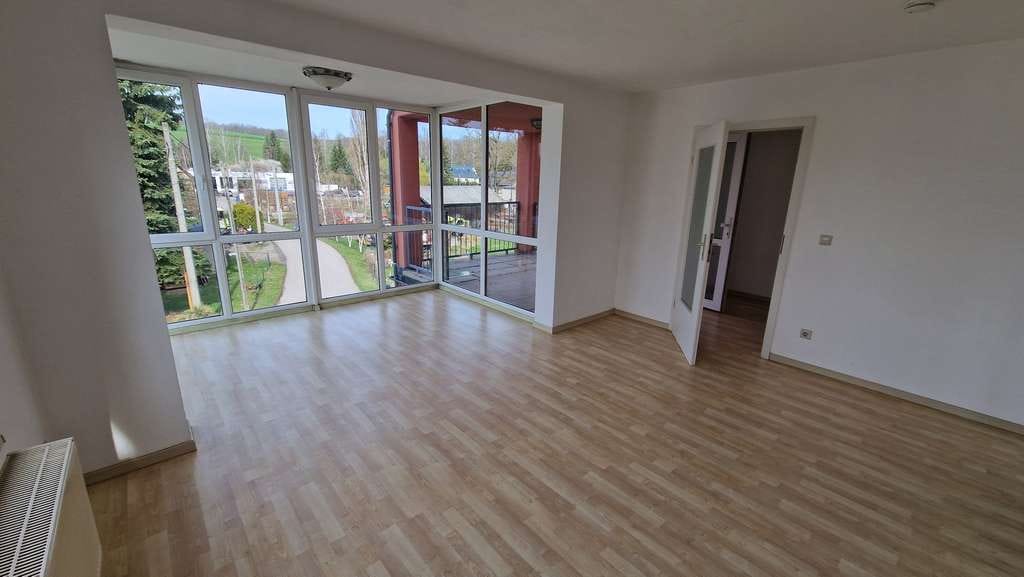 Immobilie in Remse - Hübsche 2 Raumwohnung im 1 OG mit Terrasse und Wintergarten im Grünen zum Verkauf - Bild 0